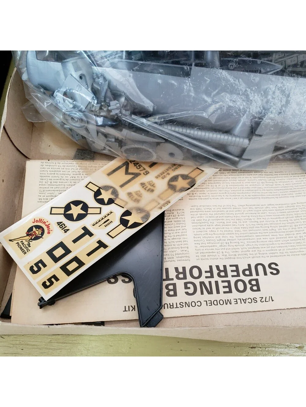 Vintage Airfix B-29 Superfortress 07001-4 Series 7 Model Kit Sealed Parts 1975